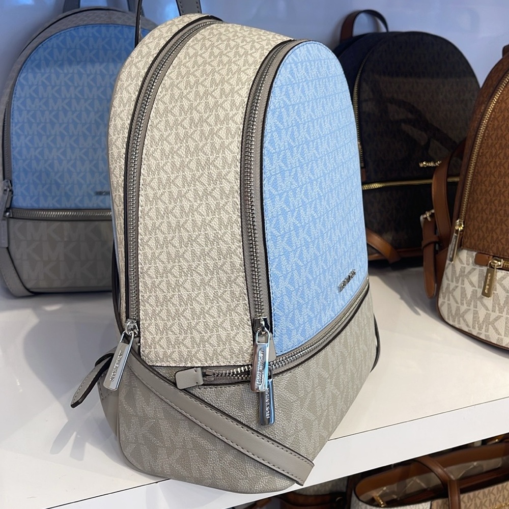 MICHAEL KORS Rhea Medium Zip Color-Block Signature Logo Backpack
LT SKY MLT
NWT - Picture 6 of 16